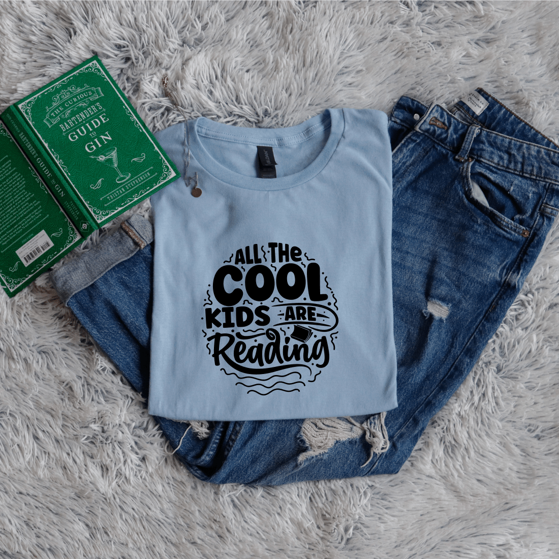 All the cool kids are reading circle style - Bookish Wardrobe