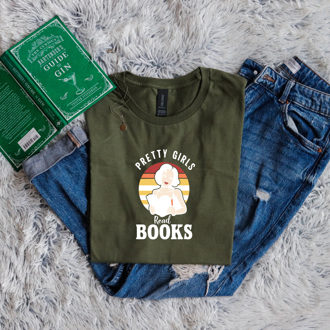 Pretty Girls read books pinup circle style