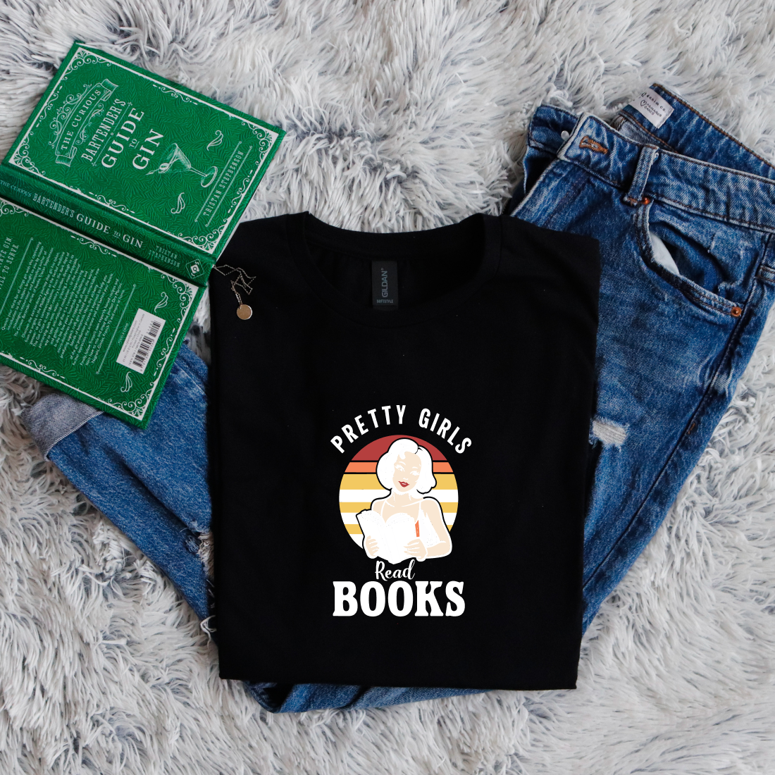 Pretty Girls read books pinup circle style