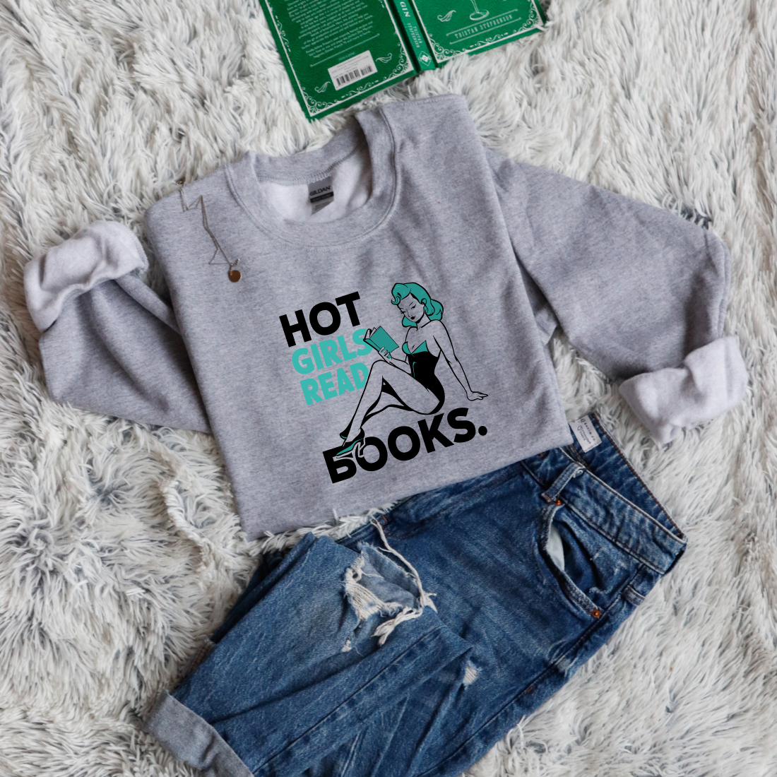 Hot girls read books pinup green