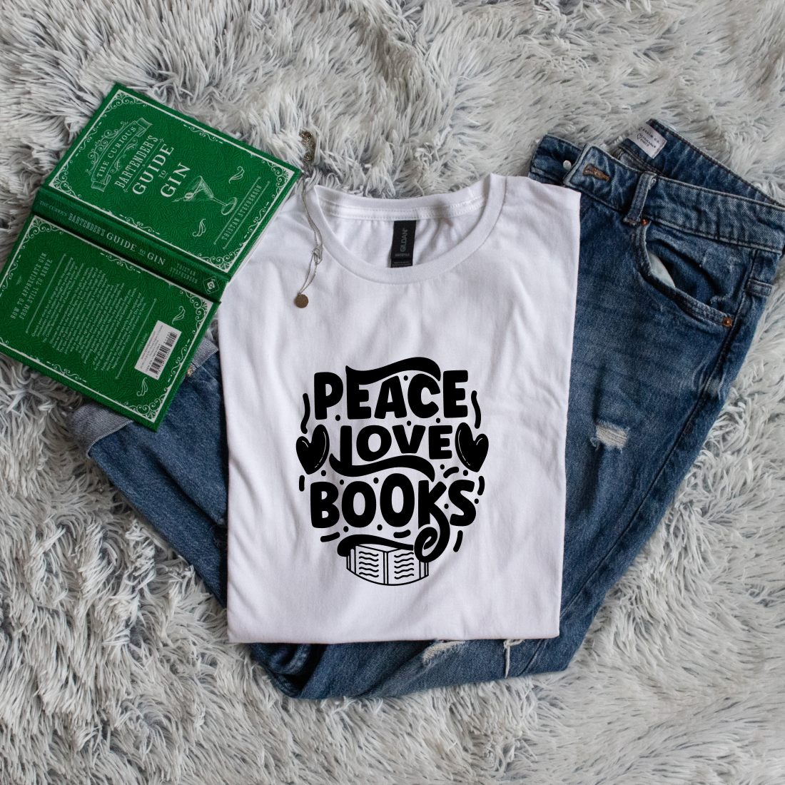 Peace love books circle style