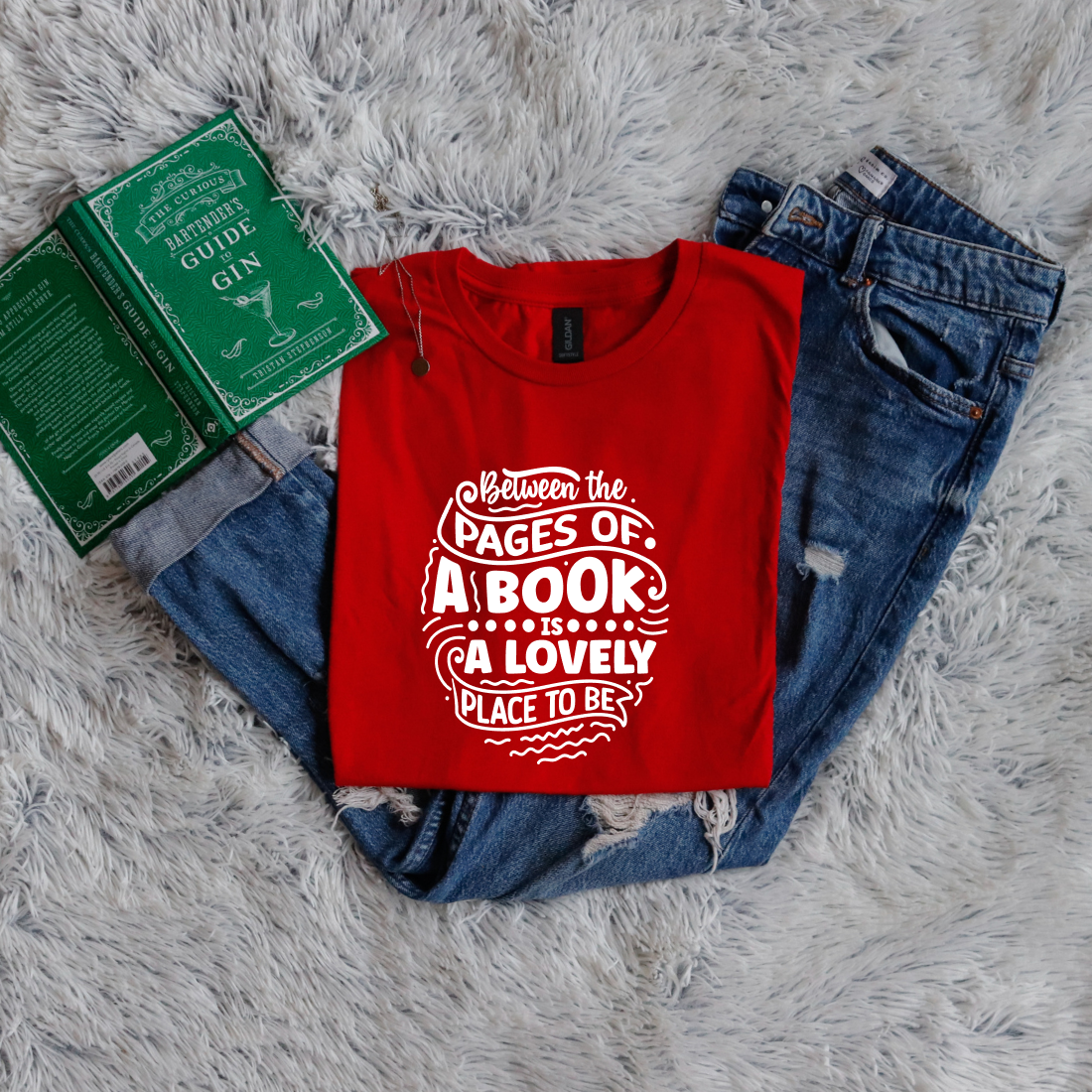 Between the pages of a book is a lovely place to be circle style