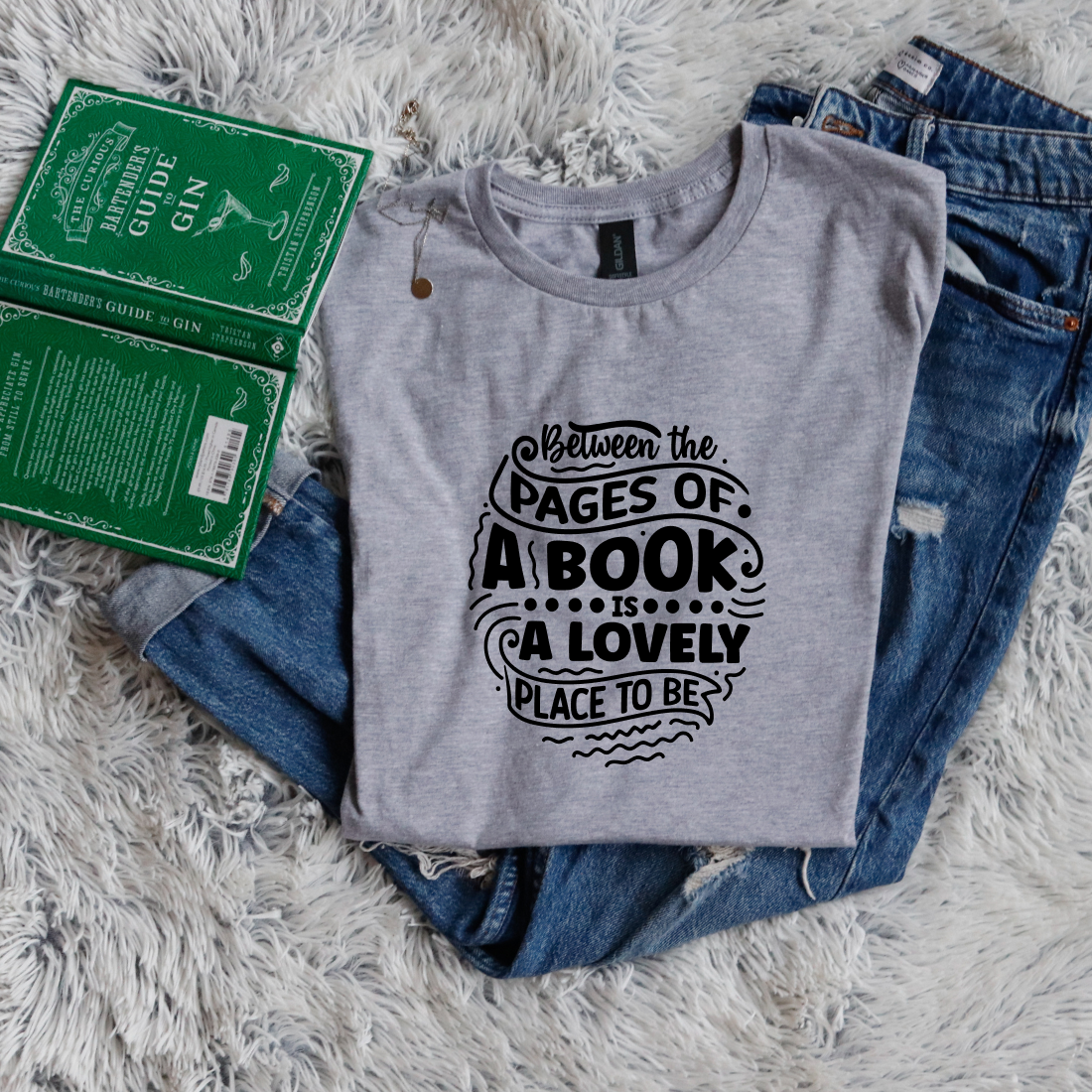 Between the pages of a book is a lovely place to be circle style