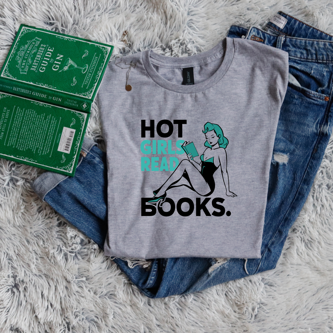 Hot girls read books pinup green